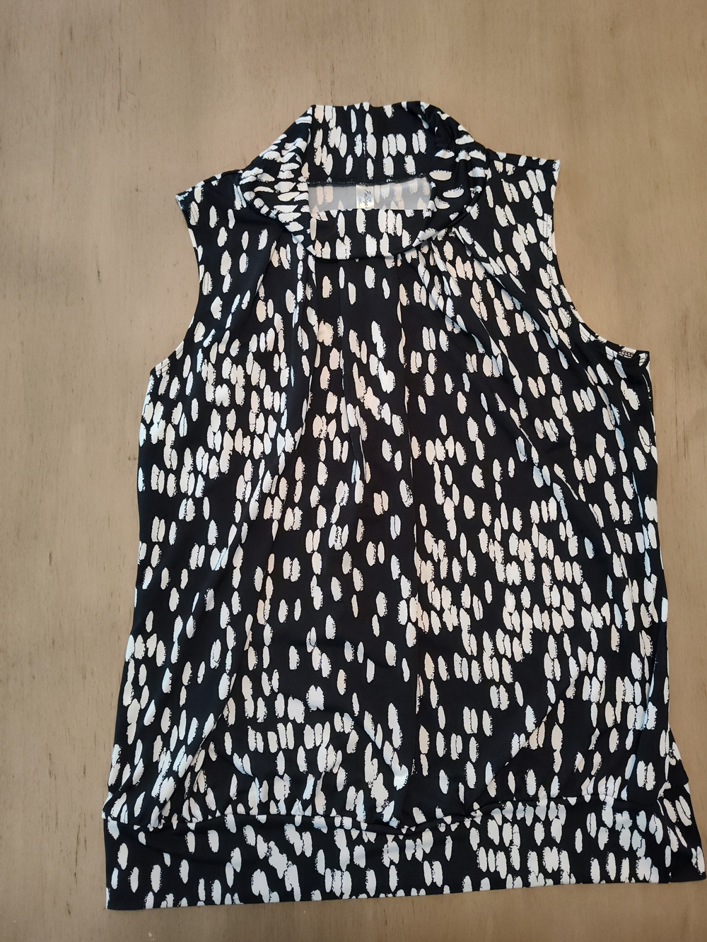 PerSeption Concept Black & White Sleeveless Printed Mock Neck Top